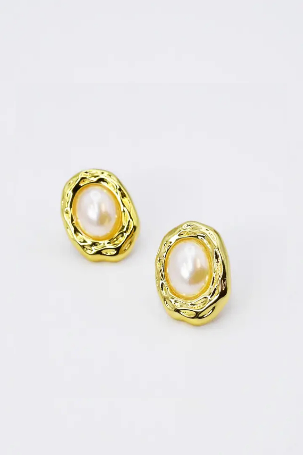 Pearl Gold Bean Stud